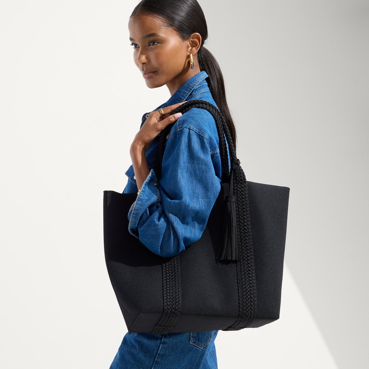 The Lightweight Tote in Black Licorice | Rothys Bags